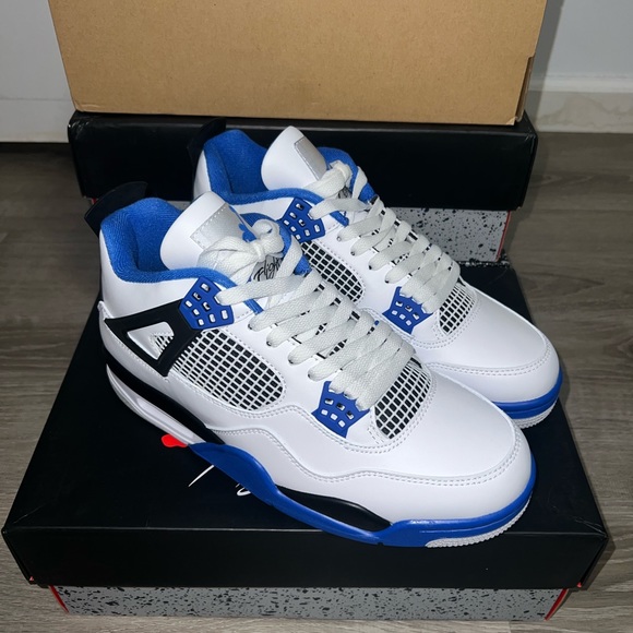 Jordan 4 - Picture 2 of 5